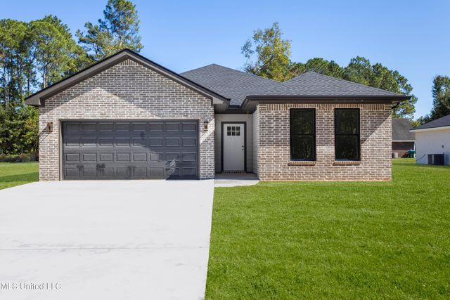2840 Honduras Dr, Gautier, MS 39553