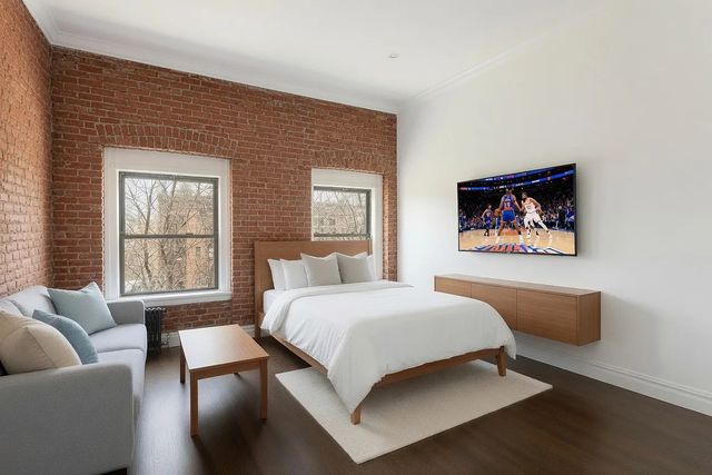 222 E  12th St #5A, New York, NY 10003