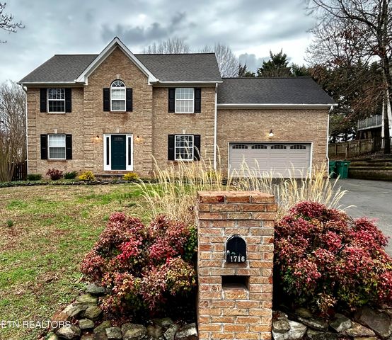 1716 Scenic Valley Ln, Knoxville, TN 37922
