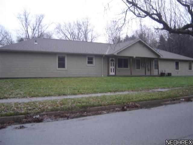1733 & 1735 Mohawk Dr, Akron, OH 44306