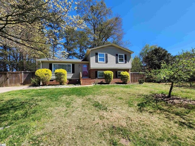 204 Willowtree Dr, Simpsonville, SC 29680