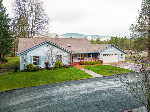 1200 Meadow View Dr, Williams, OR 97544