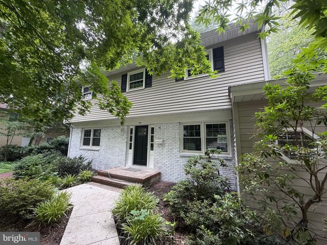 9 Pin Oak Dr, Lawrence Township, NJ 08648