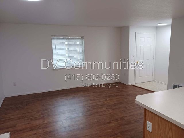 2571 NW Cedar Ave #3, Redmond, OR 97756