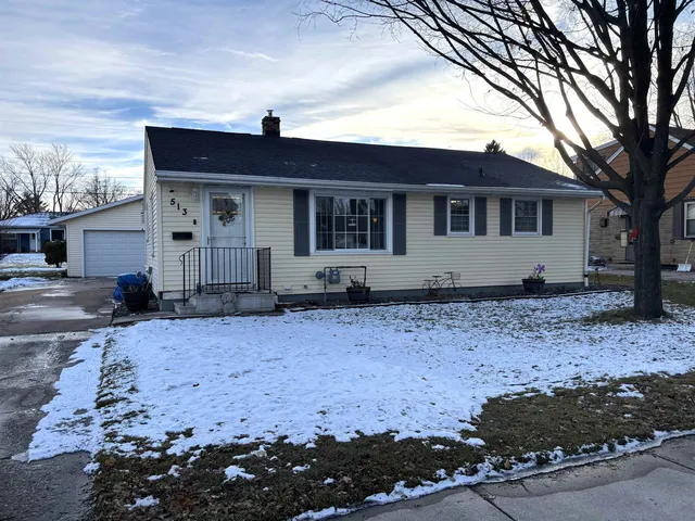 513 W  8th St, Kaukauna, WI 54130