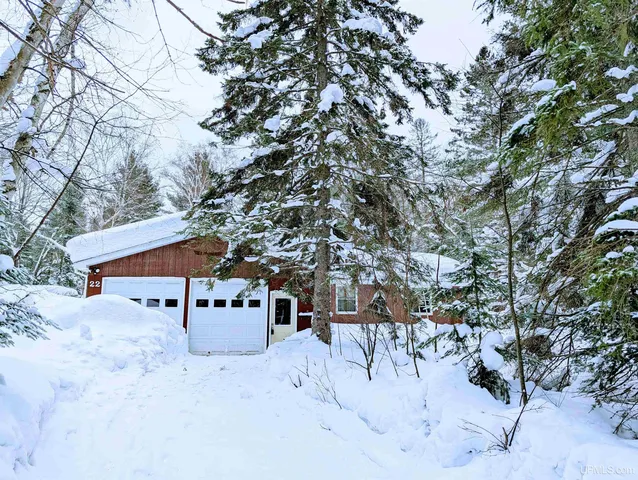 22 Carrie Rd, Negaunee, MI 49866