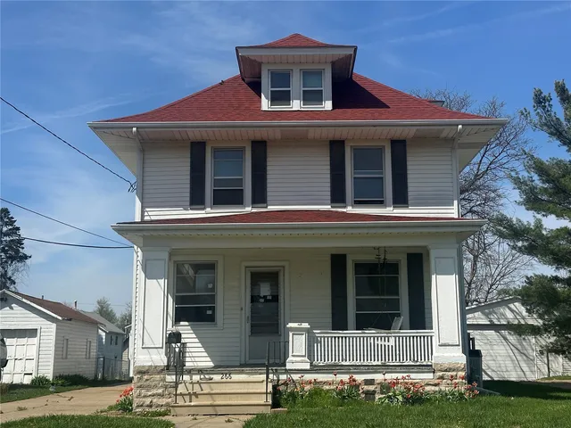 266 24th Ave SW, Cedar Rapids, IA 52404
