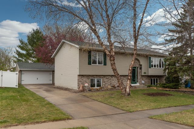 832 Emerald Ln NW, Rochester, MN 55901
