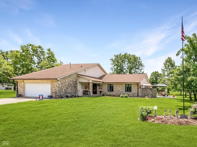 8111 Timberwood Dr, Plainfield, IN 46168