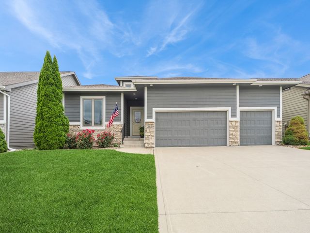 252 NE Pinehurst Cir, Ankeny, IA 50021