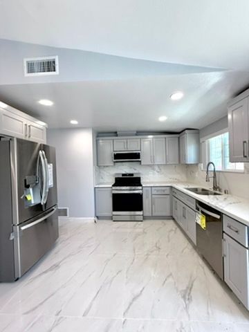 17112-17116 Ceredo Pl, Granada Hills, CA 91344