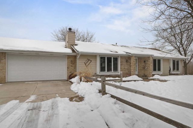 S90W18234 Parker Dr, Muskego, WI 53150