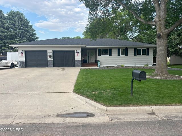 180 18th St   NE, Watertown, SD 57201