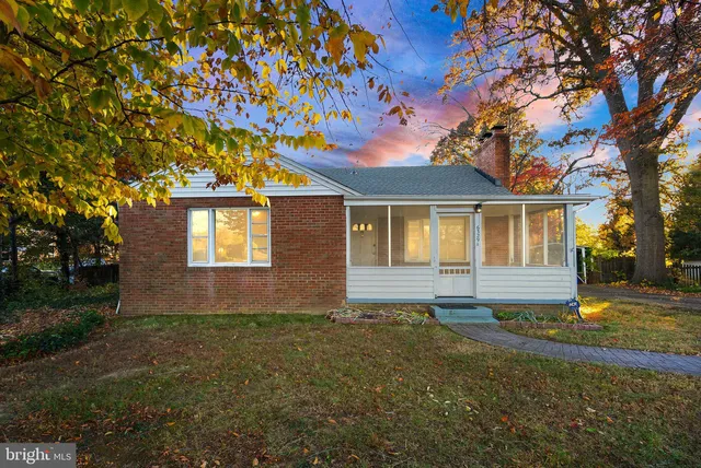 6329 Edgemoor Ln, Alexandria, VA 22312