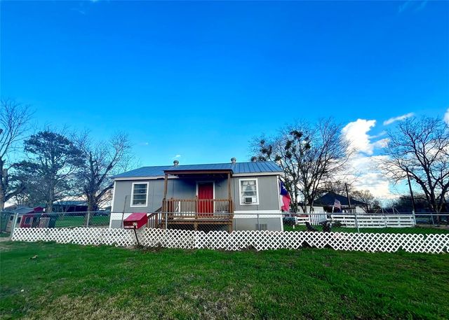 109 Caldwell St, Paige, TX 78659