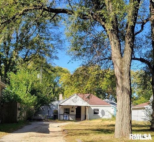 1423 S  6th St, Pekin, IL 61554