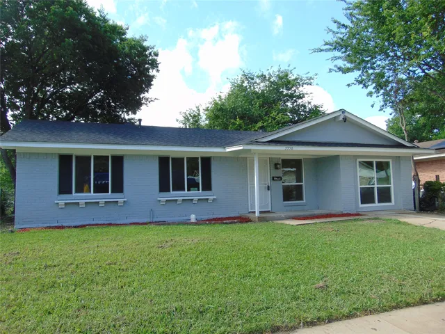 3356 Pacesetter Dr, Dallas, TX 75241