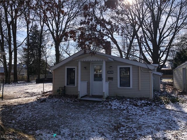 3828 Curtis St, Mogadore, OH 44260