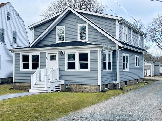 55 Chase St, Hyannis, MA 02601
