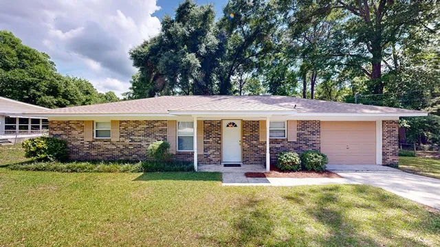 33 Verna Cir, Daleville, AL 36322