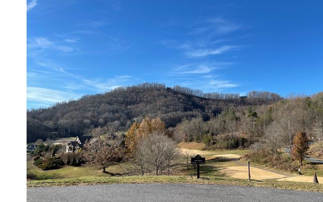 134A Mountain Harbour Dr, Hayesville, NC 28904
