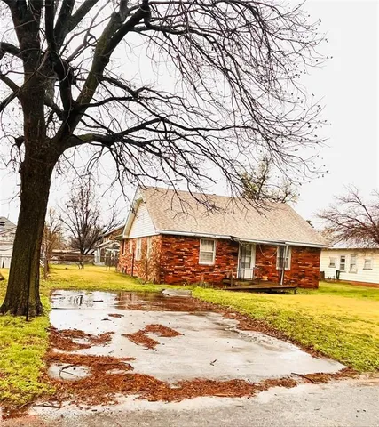409 W  3rd St, Watonga, OK 73772
