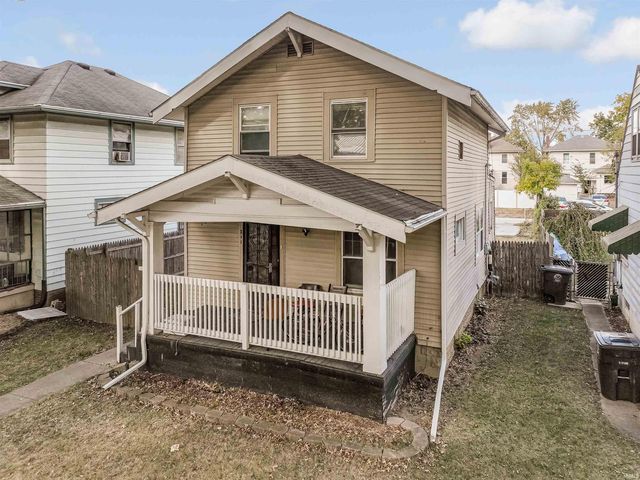 211 Lexington Ct, Fort Wayne, IN 46806