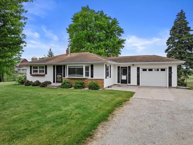 901 136th AVENUE, Union Grove, WI 53182