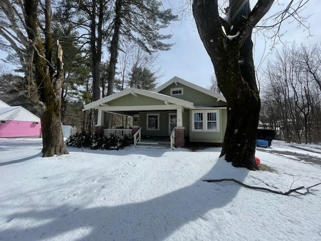 15 Sawyer Ave, Rochester, NH 03867