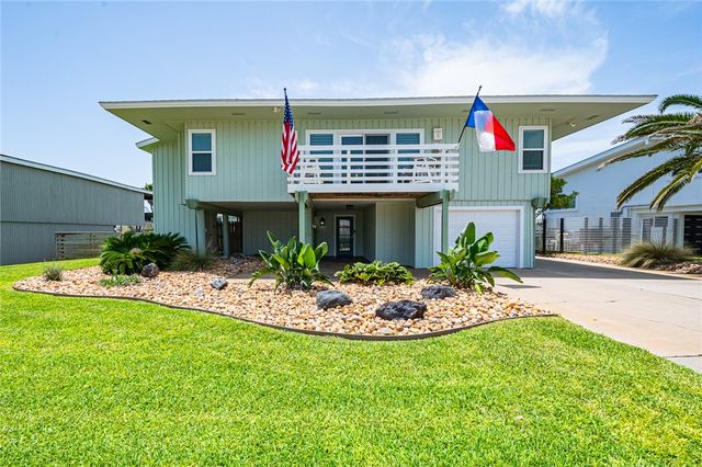 1881 Bay Shore Dr, Rockport, TX 78382