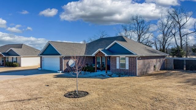1019 Village Dr, Grove, OK 74344