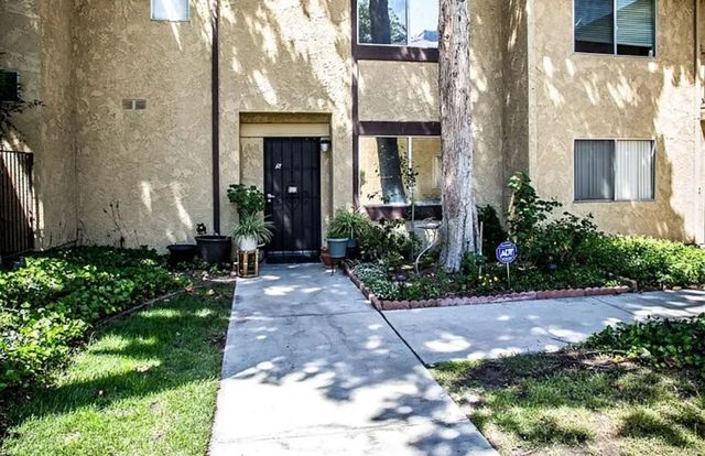 42935 15th St W #5, Lancaster, CA 93534