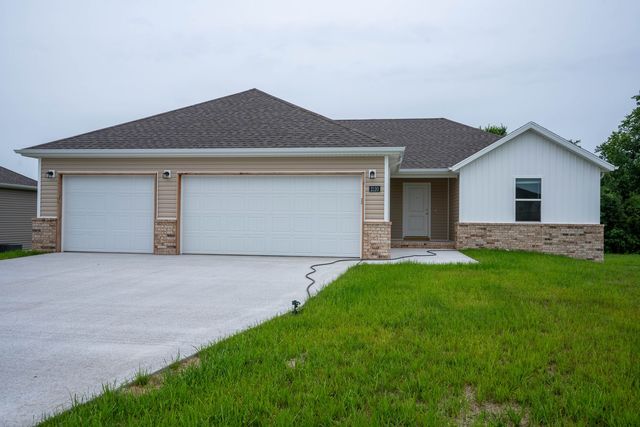 2120 Durango Dr, Bolivar, MO 65613