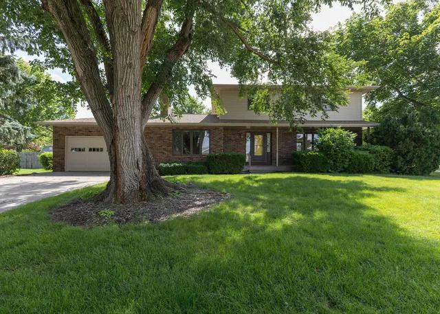 740 Hickory St, Geneseo, IL 61254