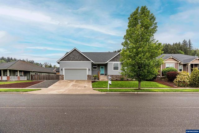 1539 Lakeview Dr, Silverton, OR 97381