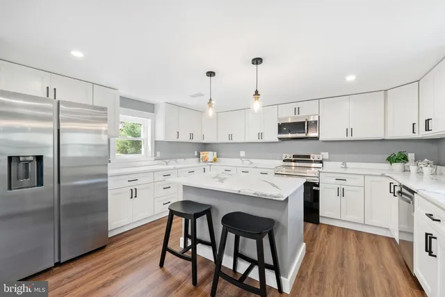 11 Helluva Hill Ln, Glen Mills, PA 19342