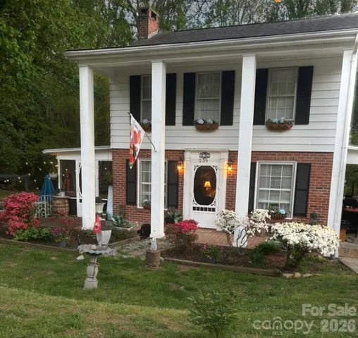 239 N  Anderson St, Morganton, NC 28655