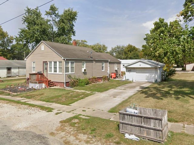 809 W  South 5th St, Shelbyville, IL 62565