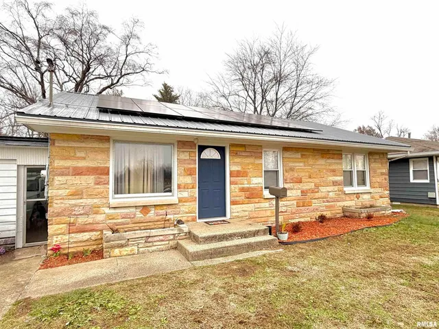 904 W  Elm St, Olney, IL 62450