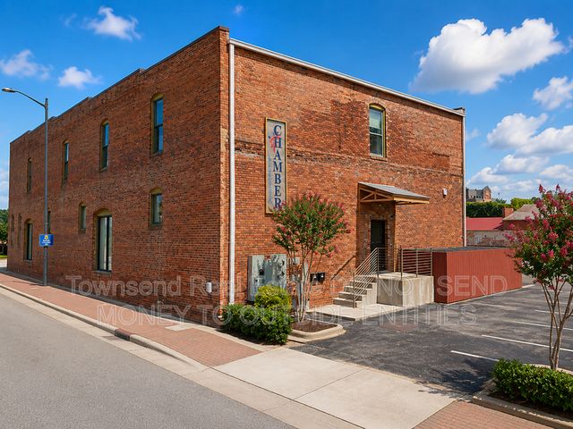 159 Maxwell St #200, Fayetteville, NC 28301