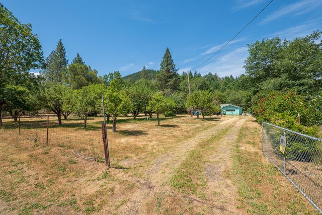 180 Long Acres Rd, Grants Pass, OR 97527