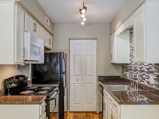 105 Hillpine Rd #D4, Columbia, SC 29212