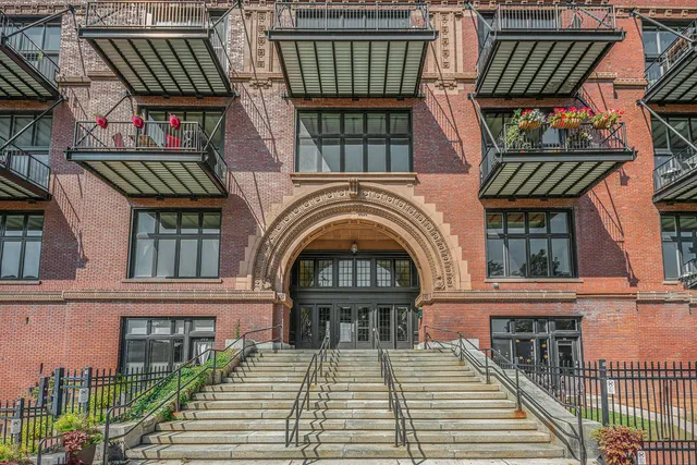 600 Broadway Ave NW #426, Grand Rapids, MI 49504