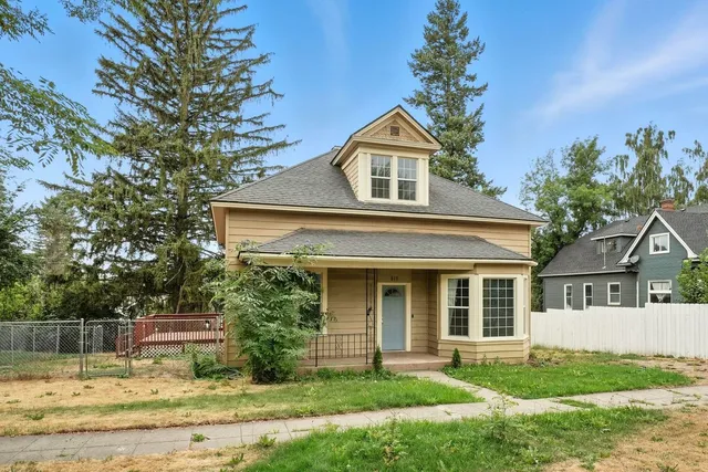 217 S  Broadway St, Tekoa, WA 99033
