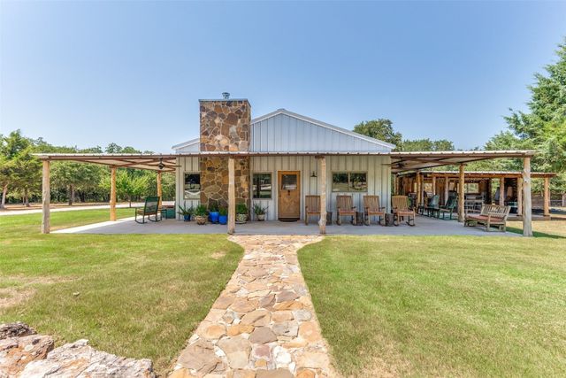 930 Curry Rd, Sunset, TX 76270