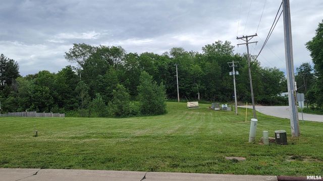 1815 6th St #A, Coal Valley, IL 61240