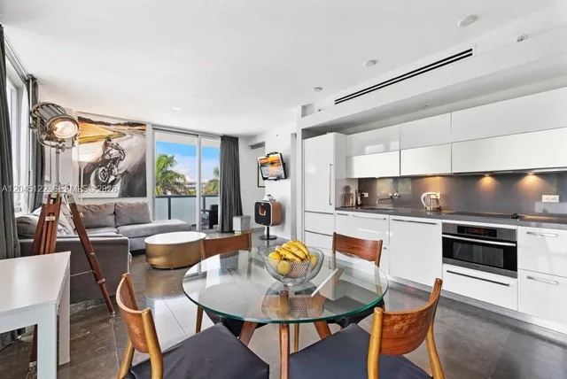 220 21st St #401, Miami Beach, FL 33139