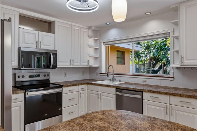 284 Allenwood Dr, Fort Lauderdale, FL 33308