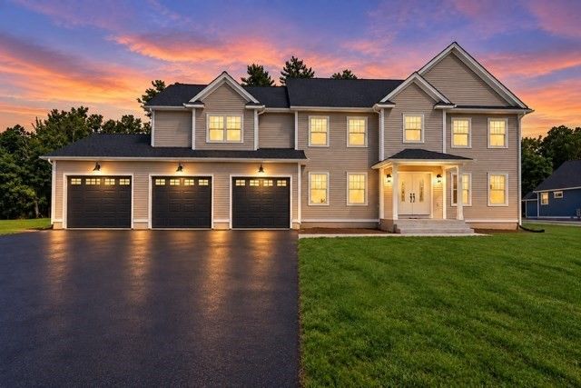 10 Happy Acres Ln, East Longmeadow, MA 01028
