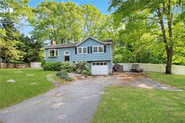 8 Lakeside Dr, Westerly, RI 02891